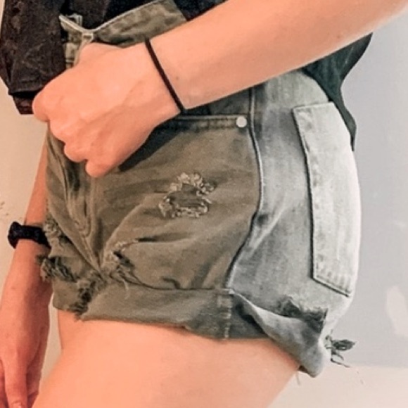 NWT‎ Women’s Mustard Seed Distressed Destroyed High Rise Denim Shorts Sage Small - Picture 3 of 6